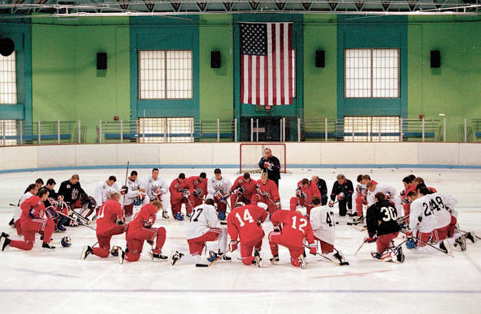 New-York-Rangers-practice-prayer-001238756.jpg